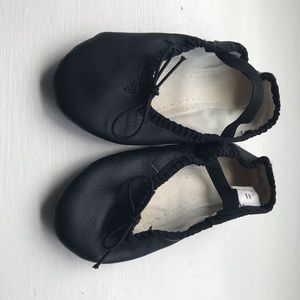 Black ballet/ soft shoe jazz shoe size 11 little girl fits like a size 9 / 10 US